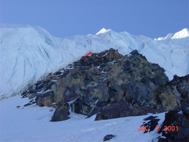Mt._Baker_North_Ridge_The_rock_band_where_we_passed_the_ice_cliff.jpg