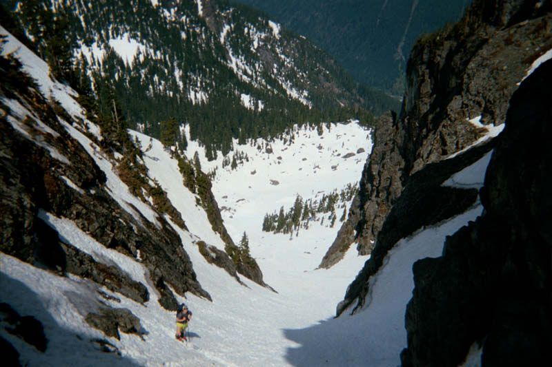 Snoqualmie_Mountain_Enigma_Gully_ski_View_down_from_the_top_of_Enigma_05-12-01.jpg